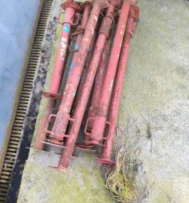 Etançons 100-180 Cm ; 10 € pièce =- 20 pièces