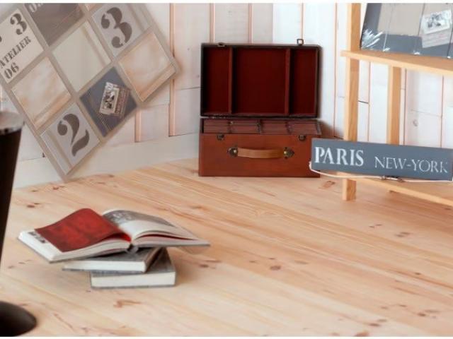 Plancher en pin maritime déclassé brut - L. 2 m x l. 14 cm x Ép. 21 mm : 15 € M²