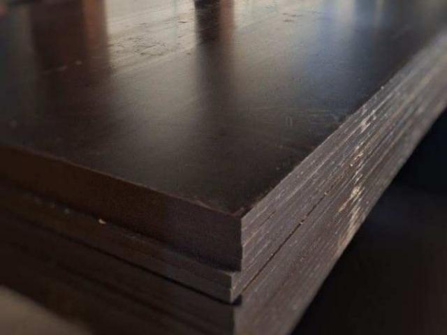 CONTREPLAQUE MARIN 250/125 : 18 mm : 55 €