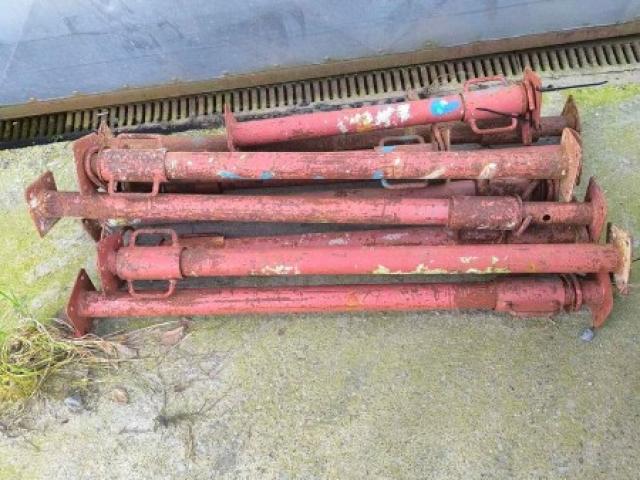 Etançons 100-180 Cm ; 10 € pièce =- 20 pièces