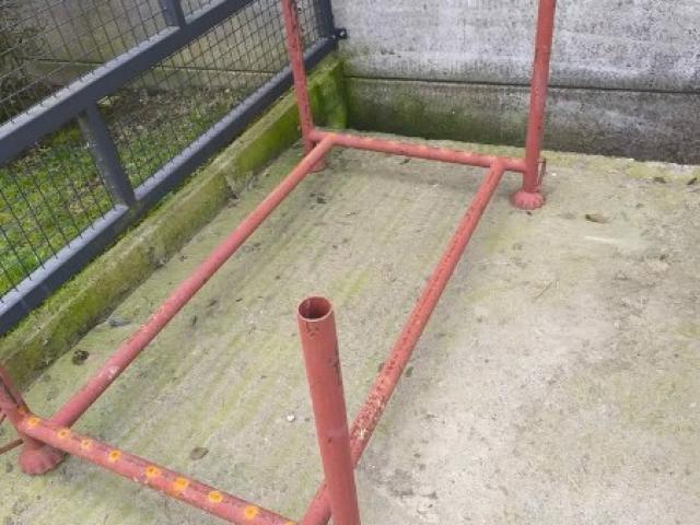 Rack pour étançons de 170/85 : 50 €