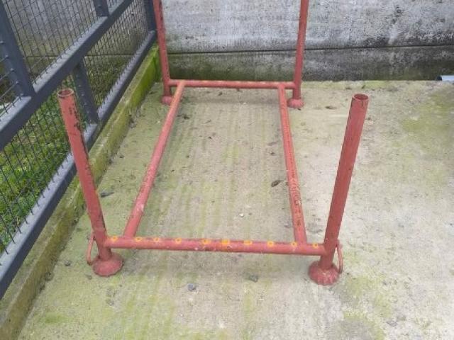 Rack pour étançons de 170/85 : 50 €