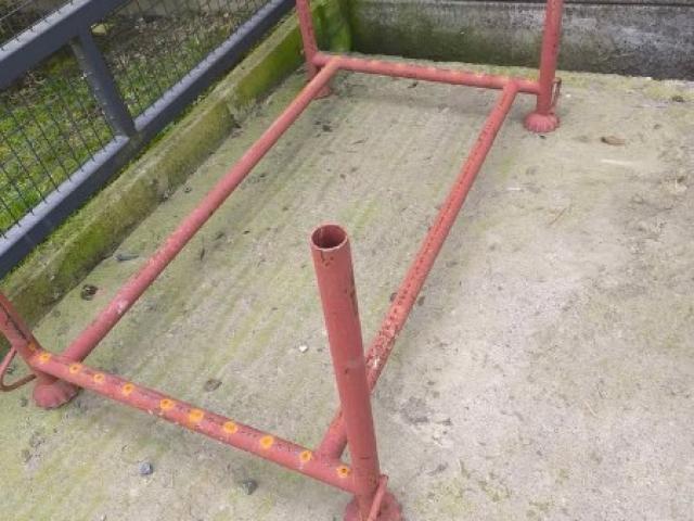 Rack pour étançons de 170/85 : 50 €