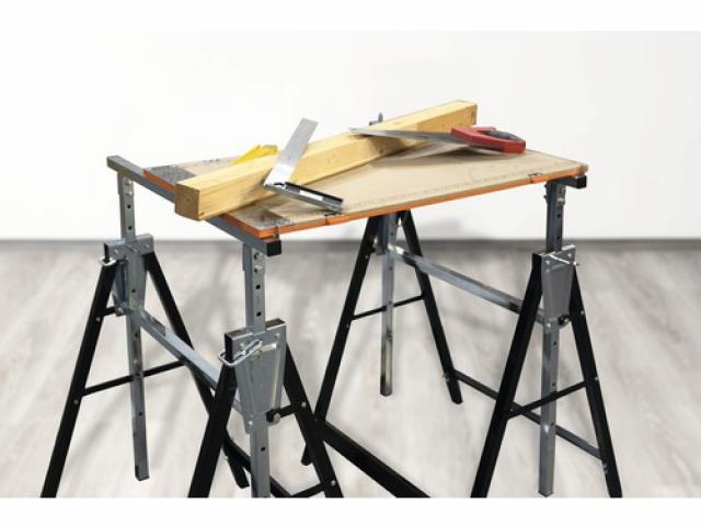 Tréteau métal, pliable 200 kg : 30 € pièce