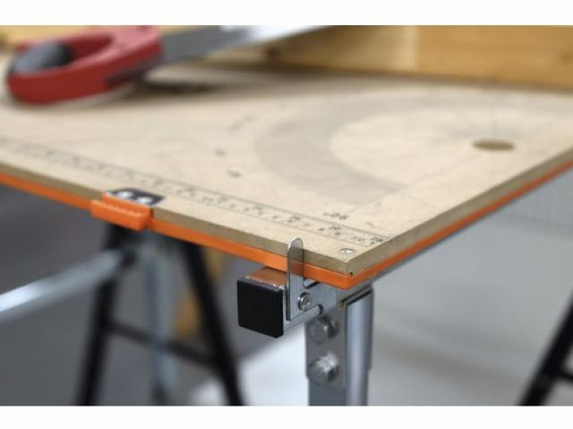 Tréteau métal, pliable 200 kg : 30 € pièce