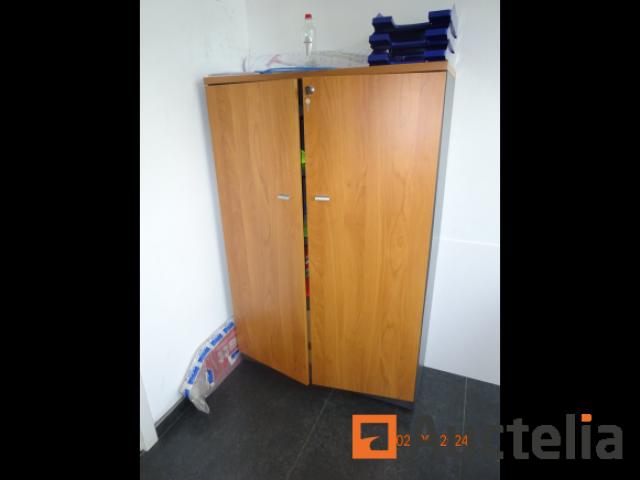 L'ensemble d'un bureau : 2 armoires trois tiroirs, 1 bureau 200/93/74 : 125 €